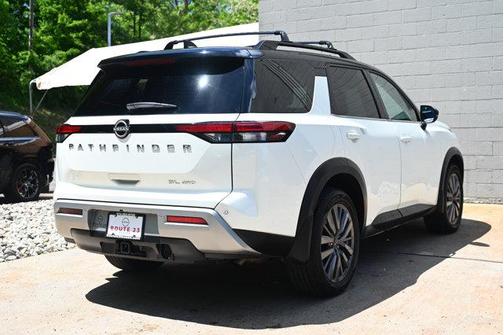 2023 Nissan Pathfinder SL 4WD