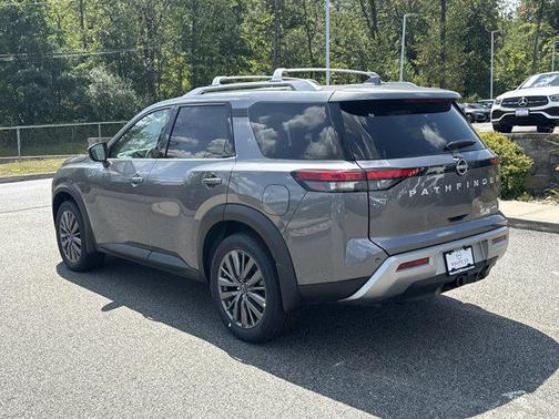 2025 Nissan Pathfinder SL 4WD