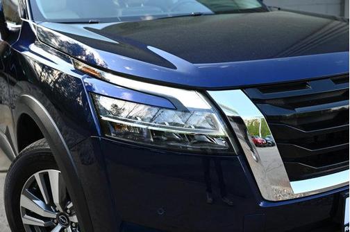 2022 Nissan Pathfinder SL 4WD