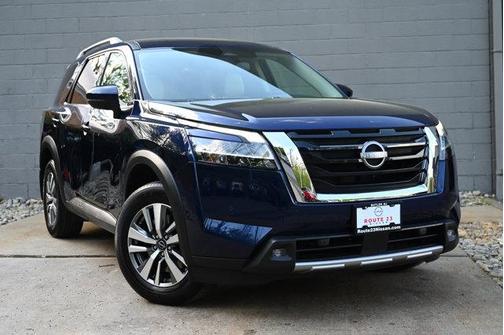 2022 Nissan Pathfinder SL 4WD