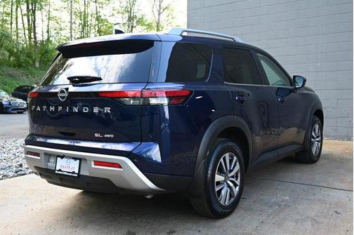 2022 Nissan Pathfinder SL 4WD