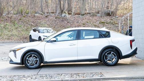 Snow White Pearl 2025 Kia K4 LXS