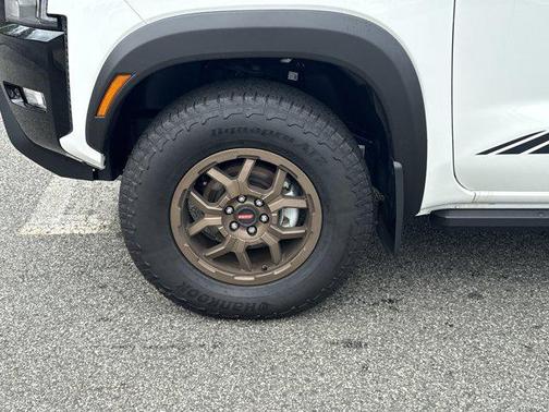 2024 Nissan Frontier SV