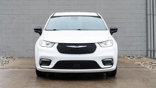 Bright White Clearcoat 2025 Chrysler Pacifica L