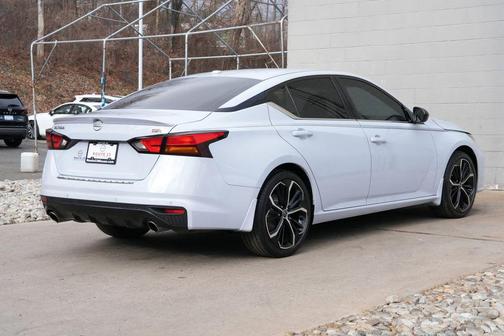Gray Sky Pearl 2023 Nissan Altima SR FWD