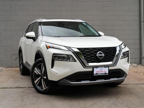 Pearl White Tricoat 2023 Nissan Rogue SL