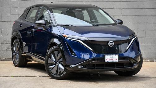 Deep Ocean Blue Pearl/Black Diamond Pearl 2023 Nissan ARIYA ENGAGE+