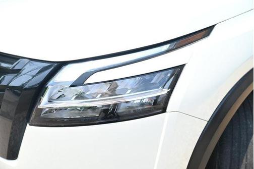 2022 Nissan Pathfinder SL 4WD