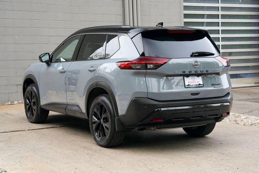 Boulder Gray Pearl/Super Black 2023 Nissan Rogue SV