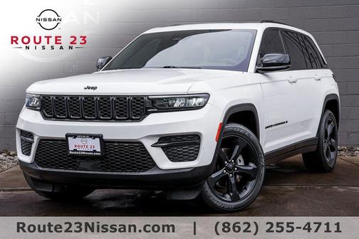 Bright White Clearcoat 2023 Jeep Grand Cherokee Altitude