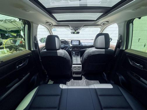 Pearl White Tricoat 2023 Nissan Rogue SL