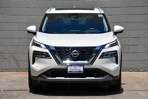 Pearl White Tricoat 2023 Nissan Rogue SL