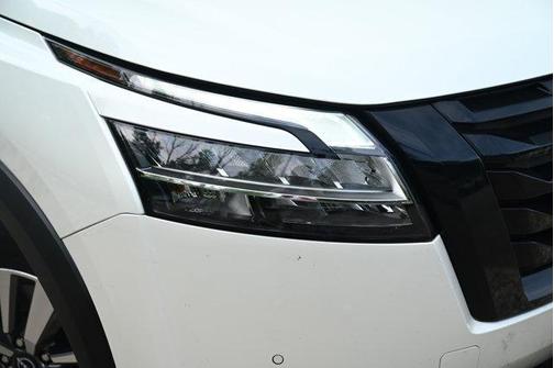 2023 Nissan Pathfinder SL 4WD