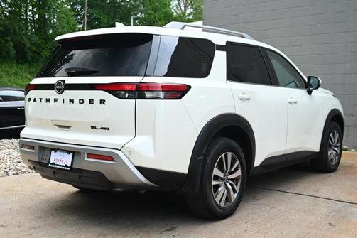 2023 Nissan Pathfinder SL 4WD