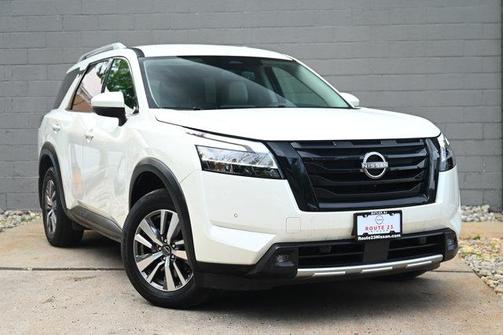 2023 Nissan Pathfinder SL 4WD