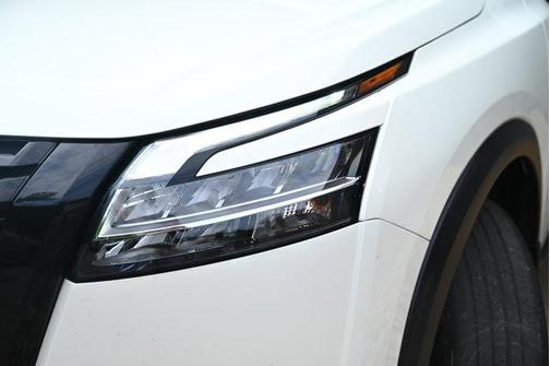 2023 Nissan Pathfinder SL 4WD