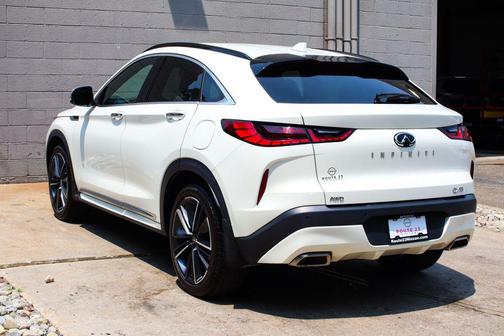 Majestic White 2023 INFINITI QX55 LUXE