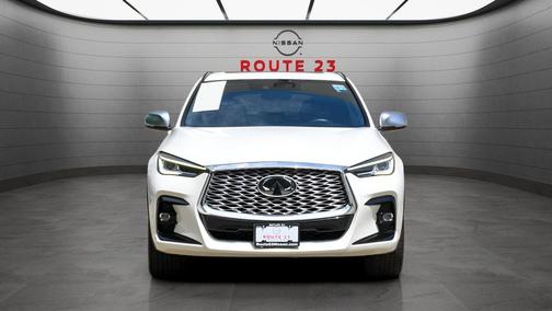 Majestic White 2023 INFINITI QX55 LUXE