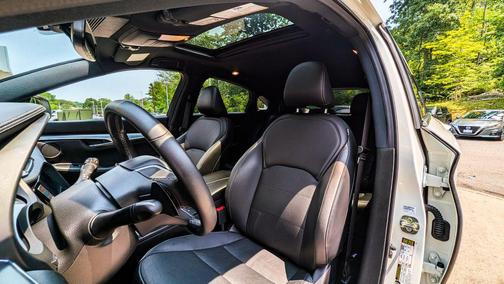 Majestic White 2023 INFINITI QX55 LUXE