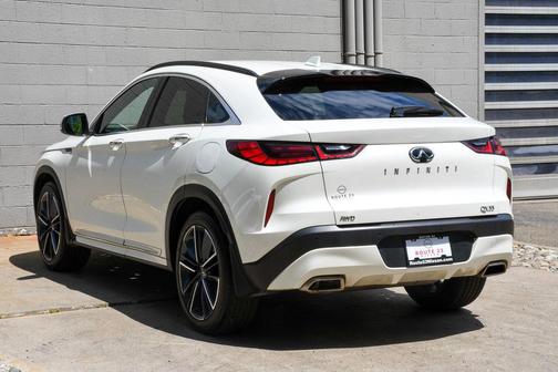 Majestic White 2023 INFINITI QX55 LUXE