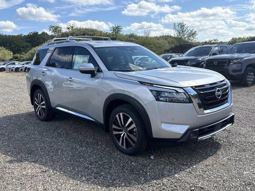 2025 Nissan Pathfinder Platinum 4WD