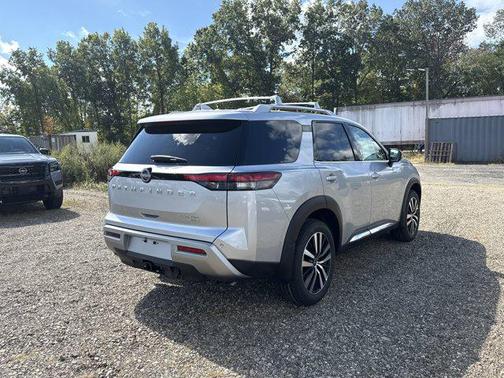 2025 Nissan Pathfinder Platinum 4WD