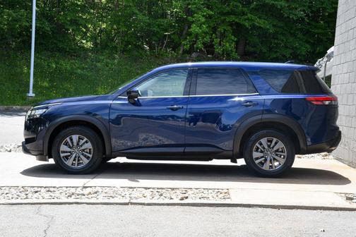 Deep Ocean Blue Pearl 2022 Nissan Pathfinder S 4WD
