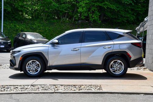 Shimmering Silver 2025 Hyundai TUCSON SE