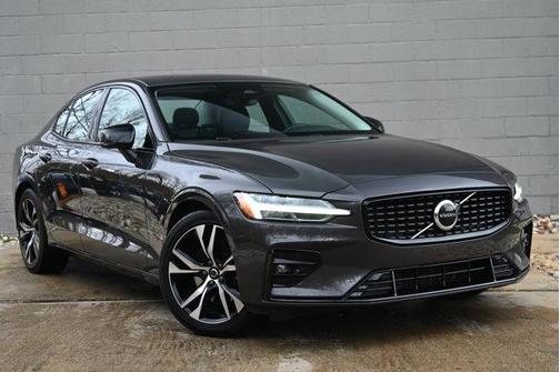 2024 Volvo S60 B5 Core Dark Theme