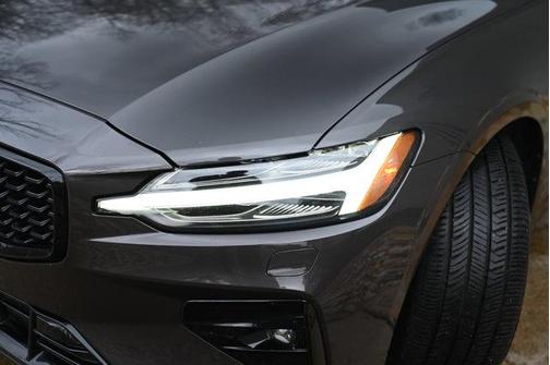 2024 Volvo S60 B5 Core Dark Theme