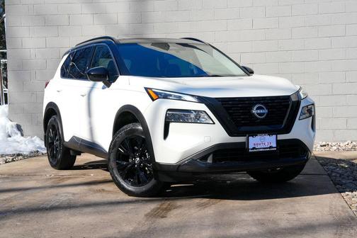 Pearl White Tricoat/Super Black 2023 Nissan Rogue SV