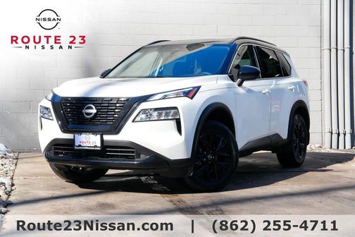 Pearl White Tricoat/Super Black 2023 Nissan Rogue SV