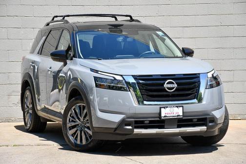 Solid Gray/Super Black 2023 Nissan Pathfinder SL 4WD