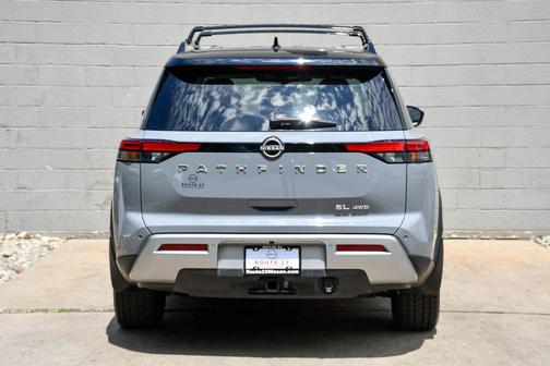 Solid Gray/Super Black 2023 Nissan Pathfinder SL 4WD