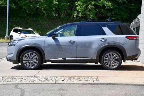 Solid Gray/Super Black 2023 Nissan Pathfinder SL 4WD