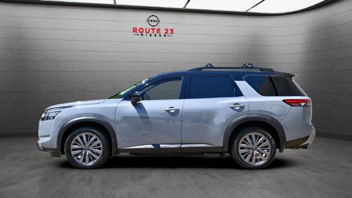 Solid Gray/Super Black 2023 Nissan Pathfinder SL 4WD