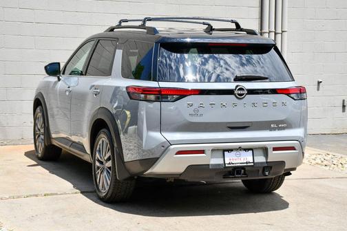 Solid Gray/Super Black 2023 Nissan Pathfinder SL 4WD