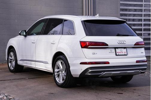 2023 Audi Q7 55 Premium Plus