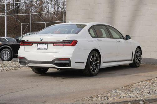 Alpine White 2022 BMW 740 i xDrive