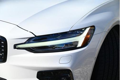 2024 Volvo S60 B5 Plus Dark Theme