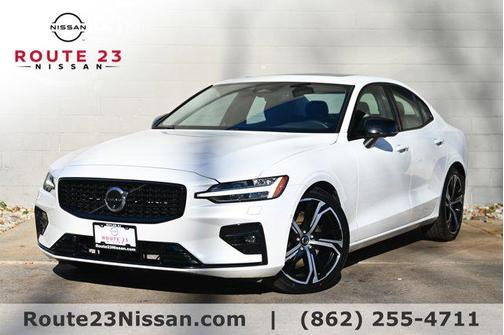 2024 Volvo S60 B5 Plus Dark Theme