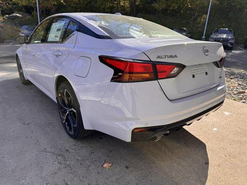 2025 Nissan Altima SR AWD