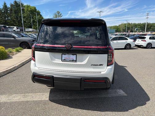 Aspen White Tricoat/Super Black 2026 Nissan Armada PRO-4X