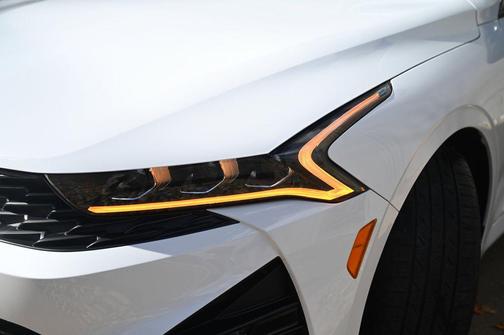 Glacial White Pearl 2023 Kia K5 GT-Line