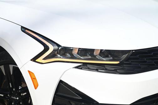 Glacial White Pearl 2023 Kia K5 GT-Line