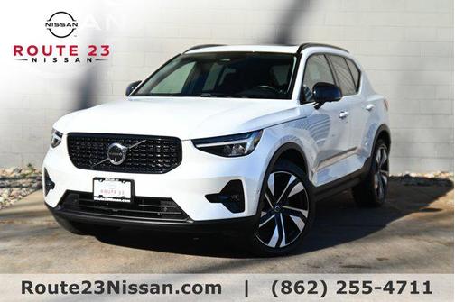 2024 Volvo XC40 B5 Plus Dark Theme