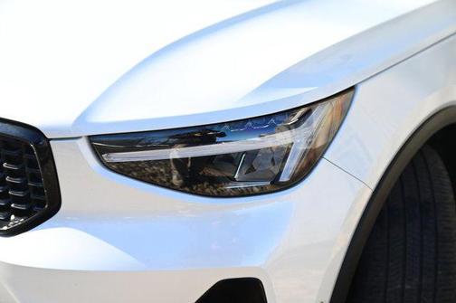 Crystal White 2024 Volvo XC40 B5 Plus Dark Theme