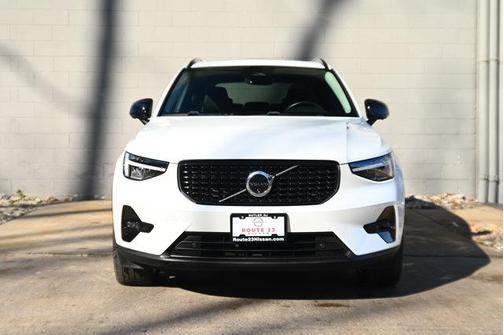 2024 Volvo XC40 B5 Plus Dark Theme