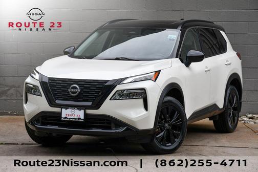 Pearl White Tricoat/Super Black 2023 Nissan Rogue SV