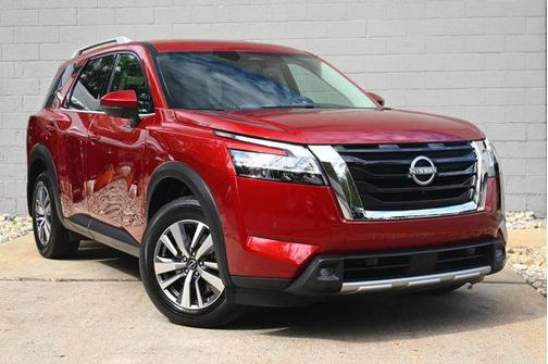 2022 Nissan Pathfinder SL 4WD